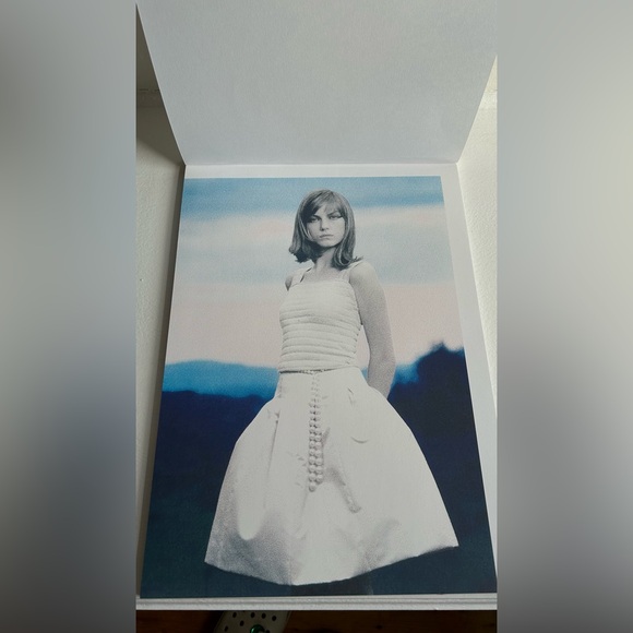 Chanel  Catalogue  2000 Pad Flip Design Collectable Photos By Karl Lagerfeld - Picture 4 of 16